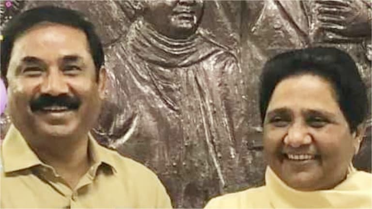 कौन हैं अशोक सिद्धार्थ? जिनकी वजह से मायावती ने आकाश आनंद को हटाया और कहा ‘उन्होंने उसका राजनीतिक करियर बर्बाद किया’ Mayawati, Akash Anand, Ashok Siddharth, who is Ashok Siddharth bsp, BSP, UP Politics, मायावती, आकाश आनंद, अशोक सिद्धार्थ, यूपी न्यूज