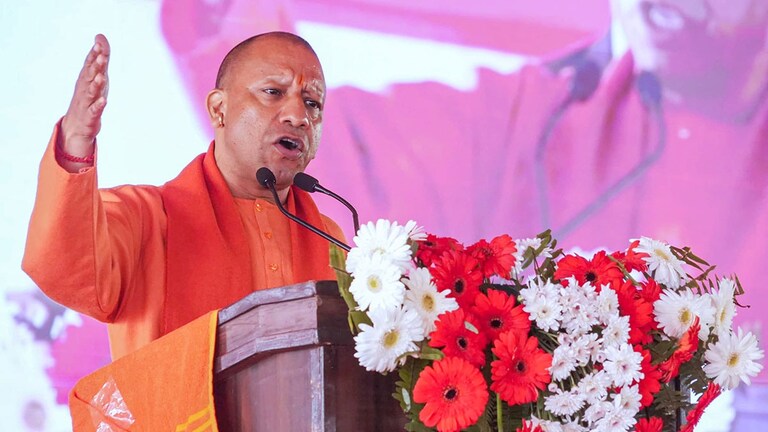 क्यों लिया योगी ने UP के सभी एक्सप्रेस-वे के दोनों तरफ अस्पताल निर्माण का फैसला? 24000 का ये आंकड़ा है वजह Yogi Adityanath, CM Yogi Adityanath, CM Yogi, Lucknow, UP News, योगी आदित्यनाथ, सीएम योगी, यूपी न्यूज, लखनऊ