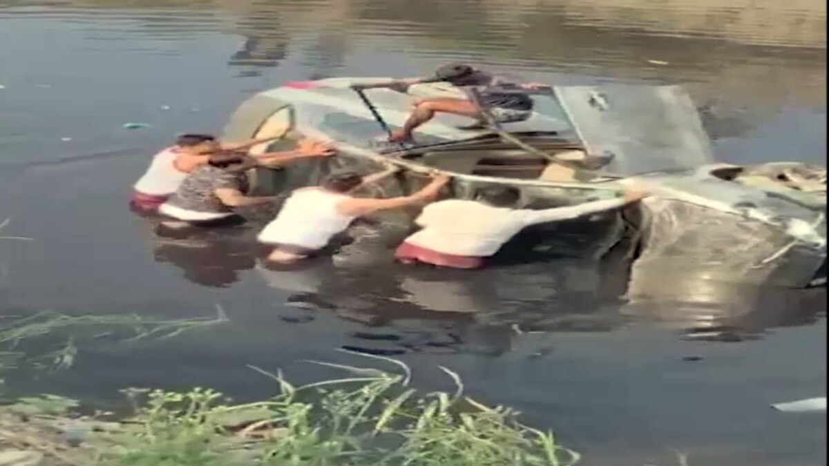 Greater Noida, Greater Noida News, greater noida road accident, greater noida road accident news, Noida, Noida News, UP News