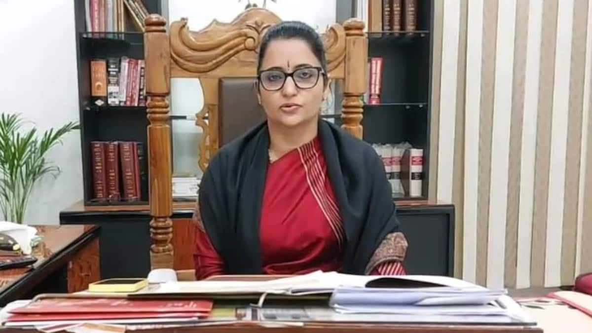 दुर्गा प्रतिमा विसर्जन में हिंसा करने वाले इन पांचों को बहराइच की डीएम मोनिका रानी ने नाप दिया! Bahraich, Bahraich News, Bahraich DM, bahraich dm monika rani, DM monika rani, up news