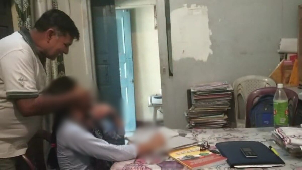 Hathras, Hathras News, Hathras Crime News, Hathras Police, Hathras Viral News, UP News, हाथरस, हाथरस न्यूज, हाथरस क्राइम, हाथरस पुलिस, यूपी न्यूज