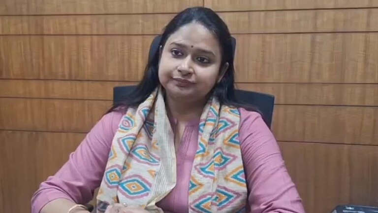 मुख्तार के जमाने में खुदा था तालाब, आज गाजीपुर जेल में बना अवैध PCO! अंदर गईं DM आर्यका अखौरी तो दिखा सन्न करने वाला नजारा DM Aryaka Akhouri's inspection revealed shocking details