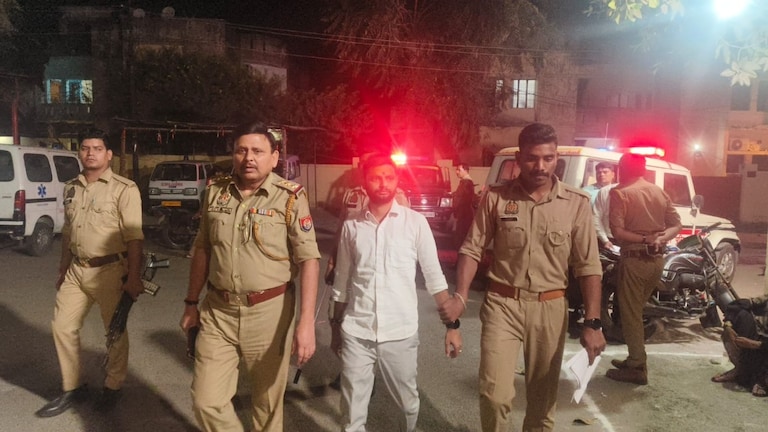 कानपुर के कृष्णा तिवारी अपने समर्थकों के साथ फूंकने चले थे औरंगजेब का पुतला, अब बुरी तरह से फंस गए Kanpur, Kanpur News, Kanpur Police, Kanpur Crime News, Kanpur Viral News, Aurangzeb, कानपुर, कानपुर न्यूज, कानपुर पुलिस, कानपुर वायरल न्यूज, यूपी न्यूज