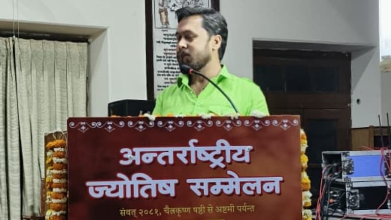 मिलिए मुस्लिम ज्योतिषाचार्य सैयद हसन रजा से…दुबई तक के मुसलमानों की बना चुके हैं कई कुंडलियां UP Tak