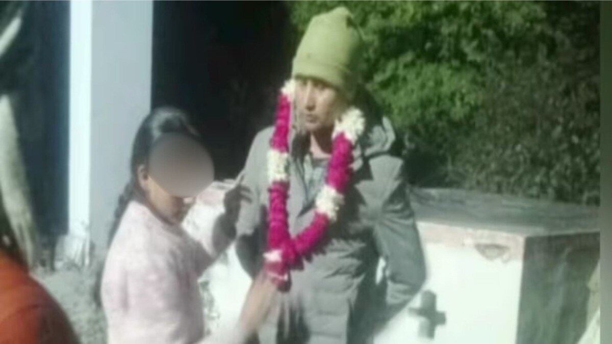 कानपुर में सिपाही अनुज ने अपनी पत्नी को सांप से कटवाया, वो मरी नहीं और अब पति का ही ये काला इतिहास सामने आया Kanpur News, Kanpur Crime News, Kanpur Police, Kanpur News, Kanpur Viral News, UP news, कानपुर, कानपुर न्यूज, कानपुर पुलिस, कानपुर क्राइम, यूपी न्यूज