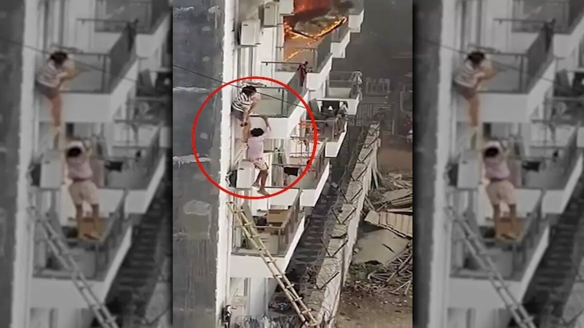 ग्रेटर नोएडा के गर्ल्स हॉस्टल में लगी आग, बालकनी से निकल-निकल कूदने लगीं लड़कियां, ये वीडियो आया सामने Greater Noida News