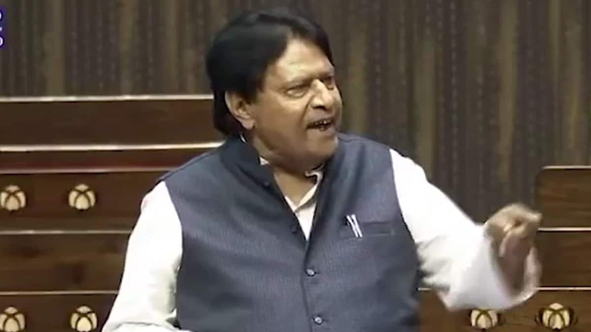 करणी सेना पर सपा के दलित सांसद रामजीलाल सुमन का पलटवार, बोले- प्रशासन छूट दे, हम निपट लेंगे सपा सांसद रामजी लाल सुमन