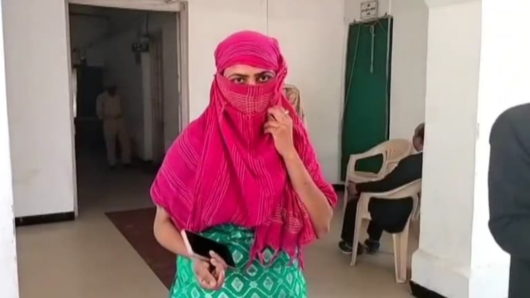 जिस घर में ड्राइवर था, उसी की बेटी को भगा ले गया अहमद रजा, फिर शादी कर बनाई उसकी जिंदगी नर्क Basti, Basti News, Basti Police, Basti Love Jihad, Love Jihad Case, UP News, बस्ती, बस्ती न्यूज, लव जिहाद, यूपी न्यूज