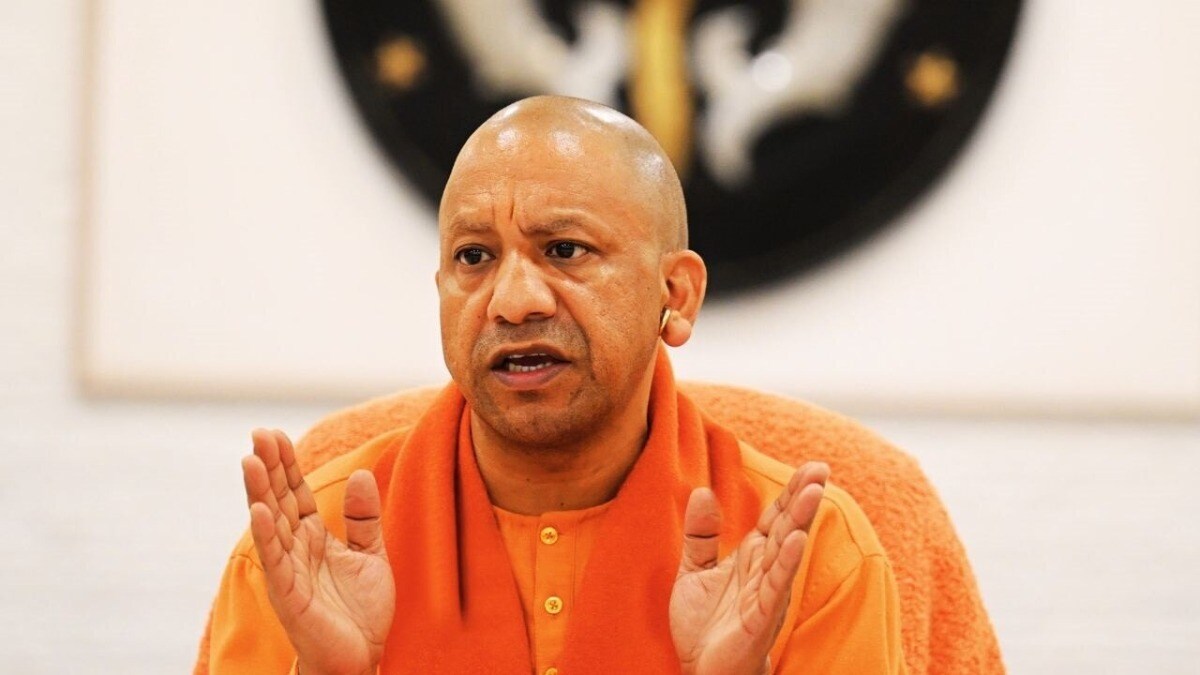 बोर्ड भू-माफिया बन गया है...प्रयागराज में CM योगी ने वक्फ को लेकर जो कहा उसे जानिए CM योगी.