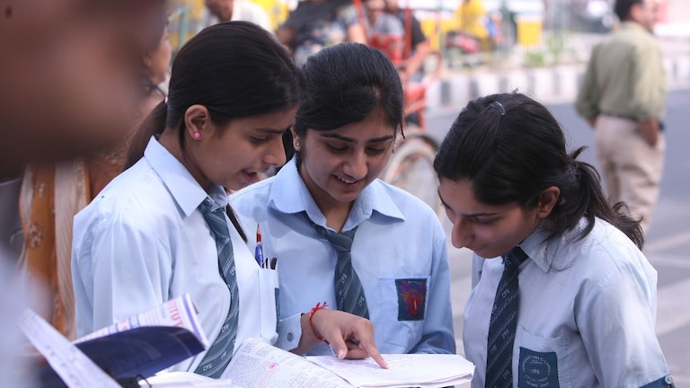 CBSE क्यों नहीं जारी करता है परिणामों के साथ मेरिट लिस्ट और डिवीजन? आज जानिए वजह UP Tak