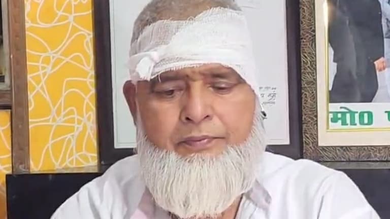 संभल की अबू बकर मस्जिद से नमाज पढ़कर निकले जाहिद सैफी वक्फ बिल को लेकर खूब पिटे, उन्होंने यूं बयान किया दर्द Sambhal News