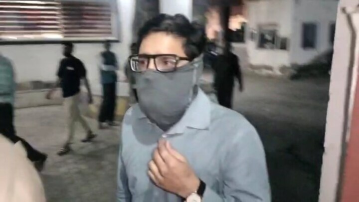 बांके बिहारी को दान में मिले पैसे को अंडरवियर में छिपा चुरा रहा था अभिनव सक्सेना, कौन है ये? Mathura, Mathura News, UP News, vrindavan, vrindavan news, banke bihari mandir vrindavan, up news,