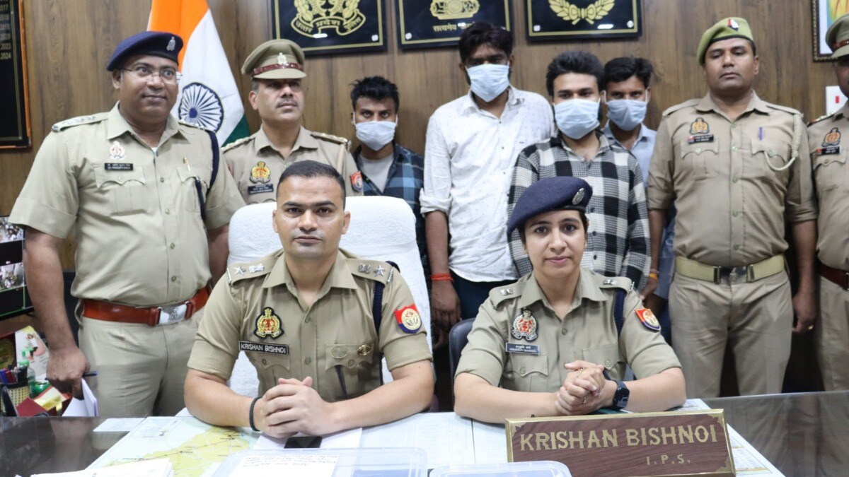 संभल में विनोद ने 3000 देकर पिता की उम्र कराई 21 साल कम, जिन्होंने आधार में घोटाला किया उनके बारे में ये पता चला Sambhal Crime News