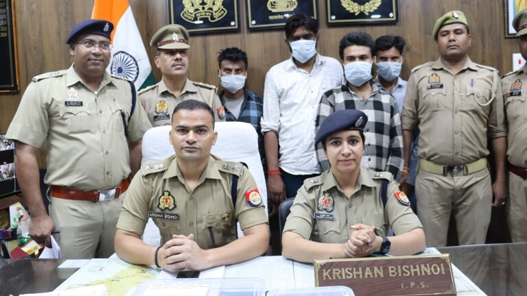 संभल में विनोद ने 3000 देकर पिता की उम्र कराई 21 साल कम, जिन्होंने आधार में घोटाला किया उनके बारे में ये पता चला Sambhal Crime News