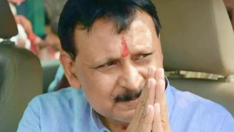 कौन हैं सपा नेता विनय शंकर तिवारी जिन्हें लोन घोटाले में ED ने किया गिरफ्तार? Vinay Shankar tiwari