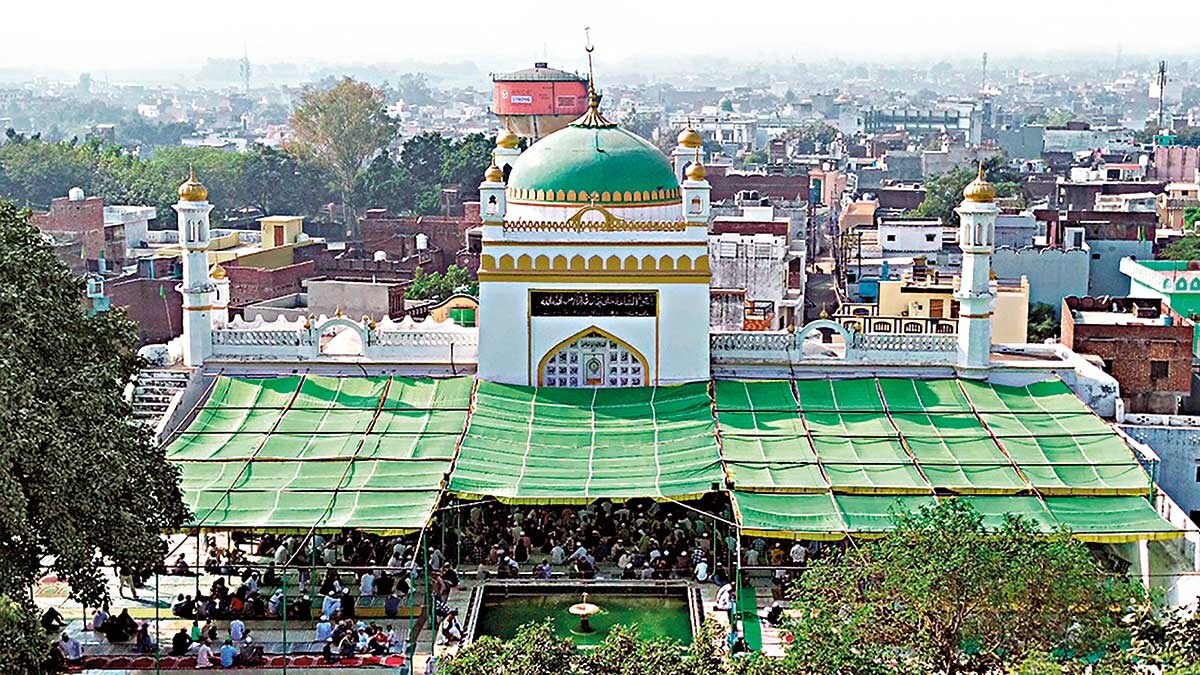 ASI ने संभल में भेजा नीले रंग का नया साइन बोर्ड, इस पर 'शाही जामा मस्जिद' की जगह लिखा है ये नाम UP Tak