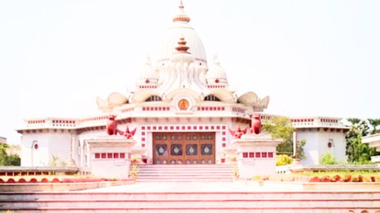 लखनऊ के रामकृष्ण मठ को घूमने का क्या है सबसे अच्छा समय? जानें इसकी खासियत, एंट्री फी और टाइमिंग्स Ramakrishna Math