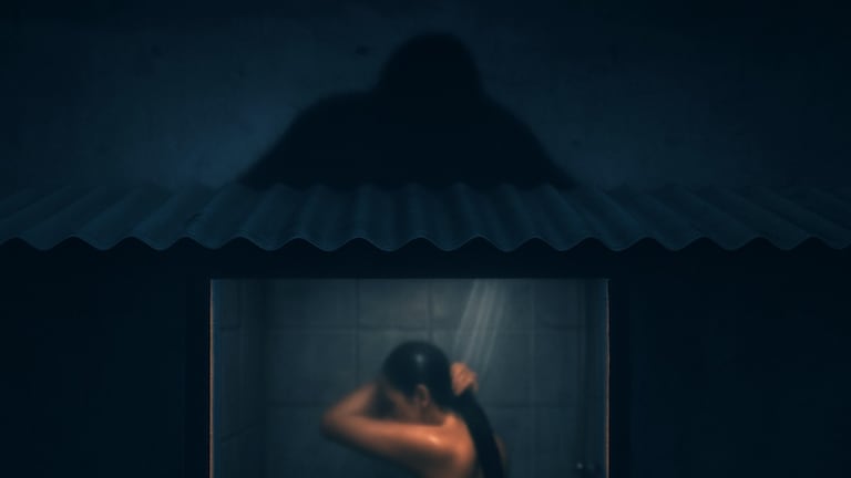 अयोध्या में नहाती महिलाओं का वीडियो बनाते पकड़ा गया सौरभ, इसके मोबाइल से निकले थोक के भाव अश्लील Video Ayodhya News