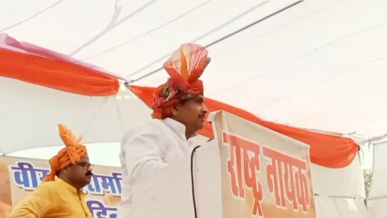 ‘तुम बाप-बेटे…’ मिर्जापुर के दलित जिला पंचायत अध्यक्ष ने राणा सांगा विवाद को लेकर अखिलेश पर भड़कते हुए ये क्या बोला? Akhilesh Yadav, Akhilesh Yadav News, Mirzapur, Mirzapur News, Mirzapur Viral News, Mirzapur Viral Video, UP News, UP Viral Video, मिर्जापुर, अखिलेश यादव, यूपी न्यूज