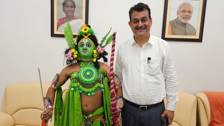 यूपी में 33 IAS का ट्रांसफर, लंबे समय से सूचना निदेशक शिशिर सिंह भी गए, अब इनकी जगह ये संभालेंगे कमान Shishir Singh file pic.