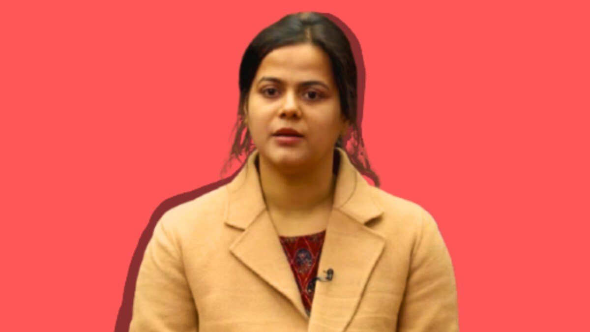 हम बलिया के, भगवान की शरण में मना रहे खुशी... IAS टॉप करने वाली शक्ति दुबे की मां प्रेमा की खुशी देखिए Shakti Dubey UPSC Topper