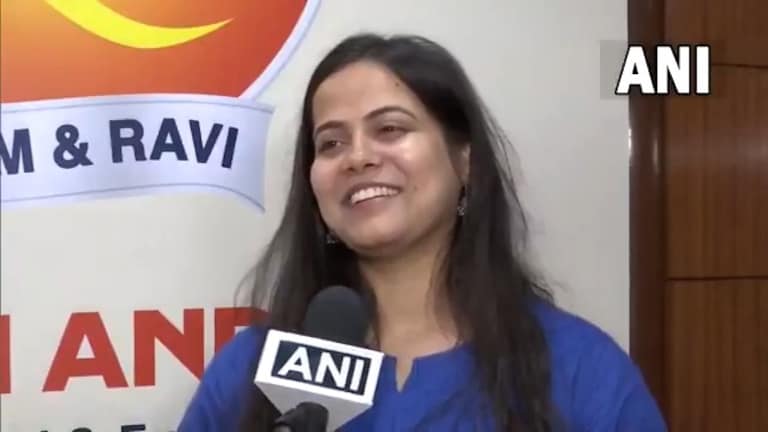 प्रयागराज की शक्ति दुबे ने IAS की परीक्षा में टॉप करते ही सबसे पहले किया ये काम Shakti Dubey