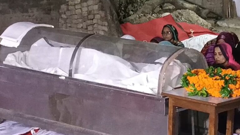 रात 2 बजे कानपुर के हाथी गांव पहुंची पहलगाम में मारे गए शुभम की बॉडी, आंखों में आंसू भरकर पिता ये बोले Shubham Dwivedi body Kanpur