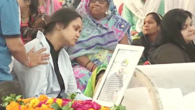 हिंदू हो या मुसलमान पूछा तो हम मुस्कुराएं और फिर….पति शुभम की मौत से बेहाल पत्नी ऐशान्या ने रोते हुए पूरी घटना बताई UP News, UP Viral News, Kanpur, Shubham Dwivedi of Kanpur, Kanpur Shubham Dwivedi, Pahalgam, pahalgam attack, कानपुर, शुभम द्विवेदी, यूपी न्यूज, पहलगाम, यूपी न्यूज