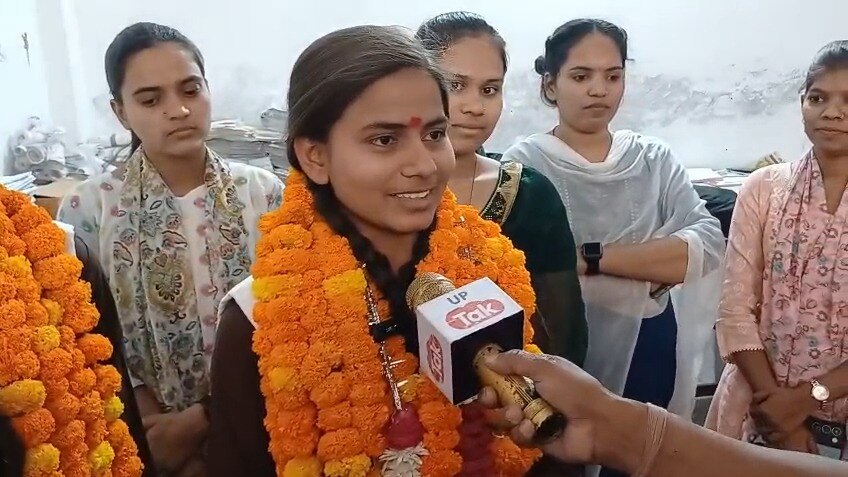 UP Board 12th Topper Mehak Jayaswal