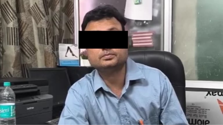दो लड़कियों के साथ अश्लील वीडियो वायरल! बागपत CMO में तैनात बाबू अपने कांड पर ये बोले Baghpat, Baghpat News, Baghpat Viral Video, Baghpat Viral news, up viral news, up viral video, up news, बागपत, बागपत न्यूज, बागपत वायरल न्यूज, बागपत वायरल वीडियो, यूपी न्यूज, यूपी वायरल वीडियो, यूपी वायरल