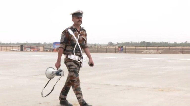 गंगा एक्सप्रेसवे के जिस 3.5 किमी लंबी पट्टी पर उतरने जा रहे फाइटर जेट वहां ये क्या-क्या दिखा! UP News