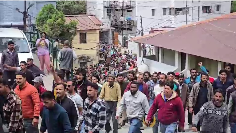 73 साल के उस्मान की गंदी हरकत से भड़के नैनीताल में अब पसरा सन्नाटा! केस का लेटेस्ट अपडेट जानिए Nainital, Nainital crime, Nainital police, Nainital rape case, what happened in Nainital, Nainital case, Nainital hotel, Nainital home stay, Nainital update, Usmad raped, Nainital taxi, up news, नैनीताल, नैनीताल न्यूज, यूपी न्यूज, यूपी वायरल न्यूज