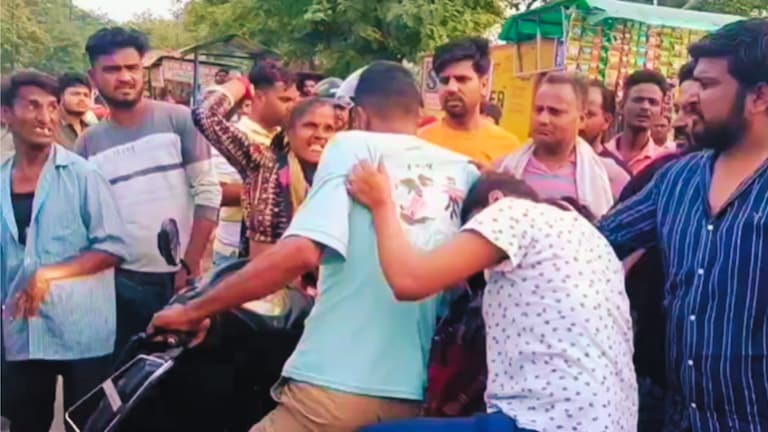 कानपुर का रोहित प्रेमिका संग खा रहा था चाऊमीन, वहां से गुजर रही उसकी मां ने दोनों को देख लिया, फिर हुआ कांड Kanpur, Kanpur News, Kanpur crime News, Kanpur Viral news, Kanpur viral video, kanpur viral, up news, up viral news, up viral video, कानपुर, कानपुर न्यूज, कानपुर वायरल न्यूज, कानपुर वायरल वीडियो, यूपी न्यूज, यूपी वायरल न्यूज, यूपी वायरल वीडियो