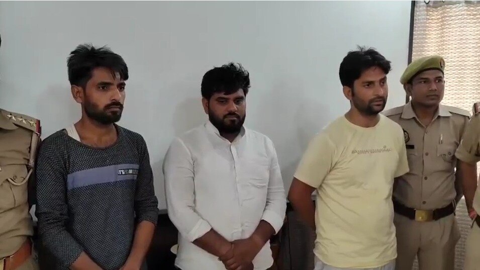 Mau, Mau news, Mau crime news, Mau police, Mau acid attack, acid attack, UP crime, मऊ, मऊ न्यूज, मऊ वायरल न्यूज, एसिड अटैक, तेजाब हमला, प्रेम प्रसंग विवाद