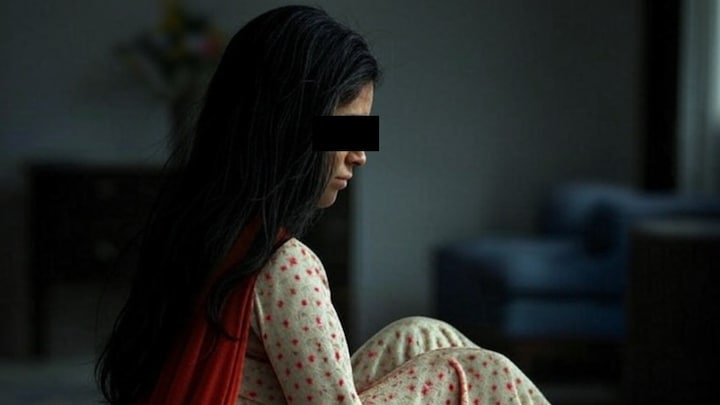 BSc कर रही 19 साल की छात्रा प्रिया तिवारी की हुई मौत, रिजवान को लेकर इटावा में भारी गुस्सा, यहां क्या हुआ? Etawah, Etawah News, Etawah Crime News, Etawah Viral news, Etawah Police, UP News, UP Crime News, up viral news, up crime, इटावा, इटावा न्यूज, इटावा क्राइम, इटावा जुर्म, इटावा पुलिस, यूपी क्राइम, यूपी जुर्म, यूपी वायरल न्यूज, यूपी न्यूज