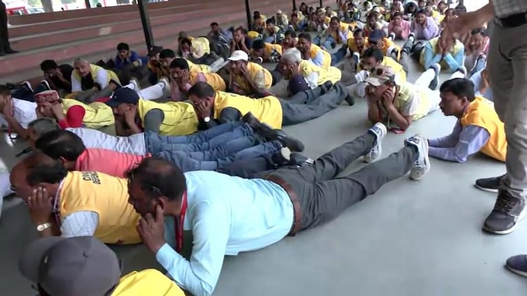 Uttar Pradesh Mock Drill: 19 जिलों में मॉक ड्रिल की A, B, C कैटिगरी क्या? सायरन बजे तो ये करें Representative Image