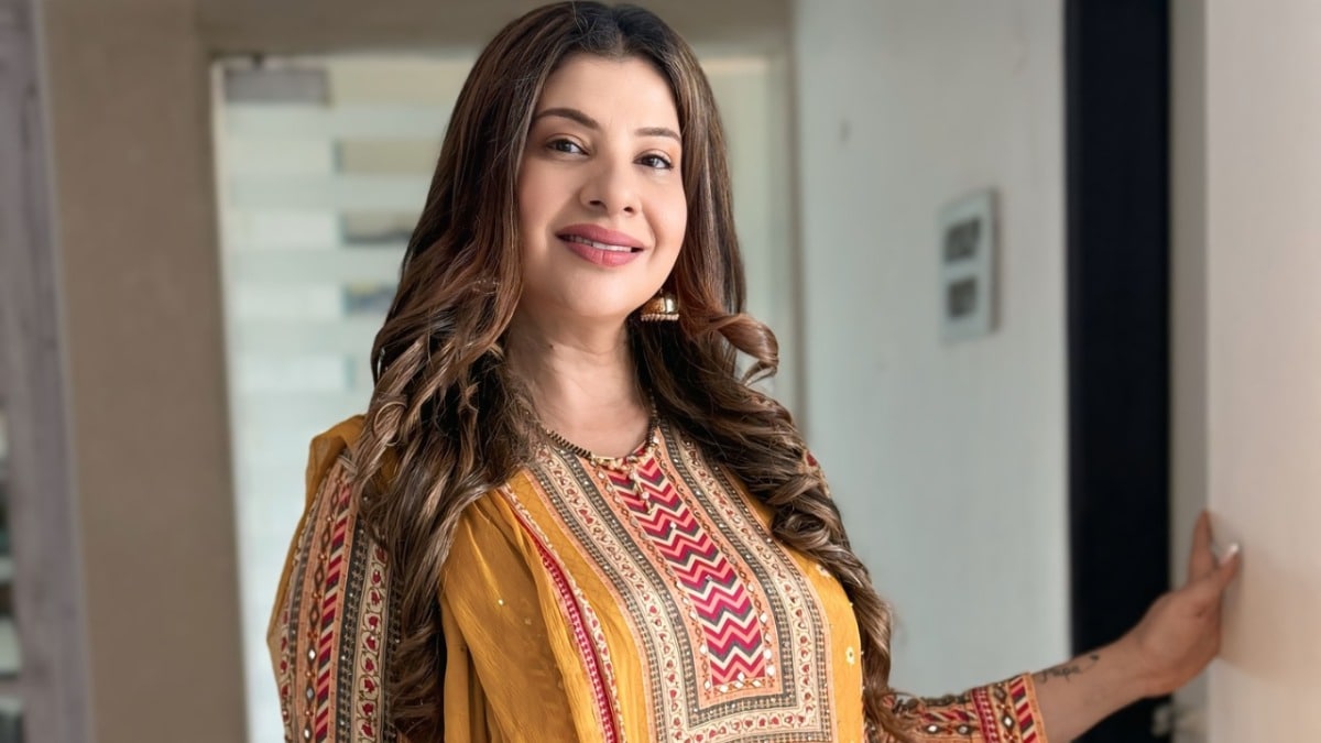 हिरोइन बनने के लिए भोजुपरी सुपरस्टार्स संग 'अफेयर' करती हैं लड़कियां? संभावना सेठ ने बताई अंदर की बात Sambhavna Seth