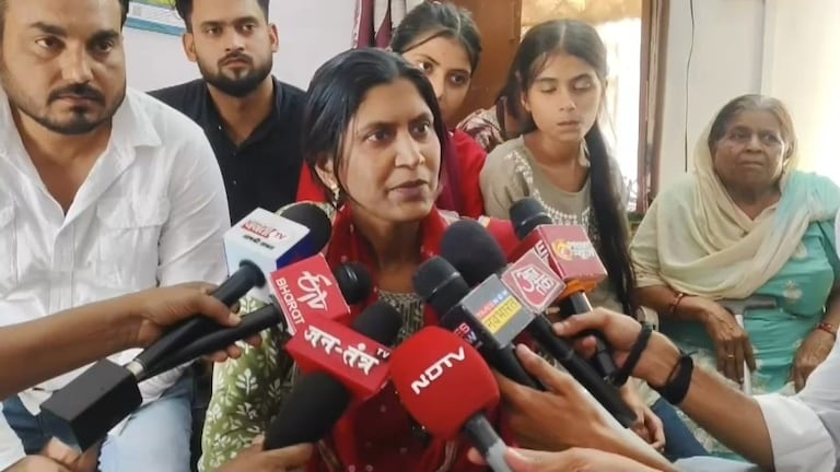 झांसी में रहने वाली बहन शबाना ने कर्नल सोफिया कुरैशी के बारे में बताई वो बात जो कम लोगों को है पता! UP Tak