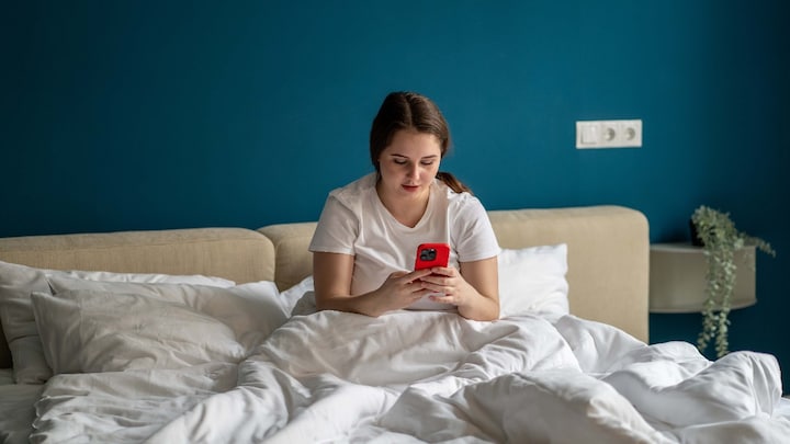 'Dance of the Hillary' वीडियो खोलते ही फॉर्मेट हो जाएगा मोबाइल,सोशल मीडिया पर वायरल इस पोस्ट की सच्चाई जानिए fact check news