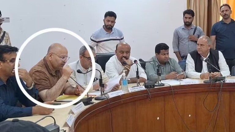 कौन हैं राजौरी के एडिशनल DDC डॉ राज कुमार थापा, जिनके रूम को पाकिस्तान ने बनाया निशाना और हुई मौत Dr. Raj Kumar Thapa, who is Dr. Raj Kumar Thapa, Raj Kumar Thapa news, india pak tension, pak firing, pak firing jk fficer killed, India, Pakistan, Ballistic Missiles, Airbase Attack, Pakistani Army, Explosions, Flights Suspended