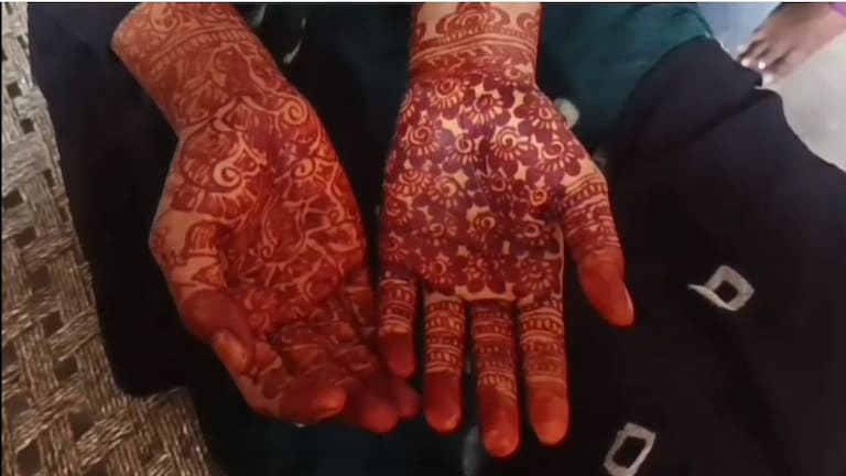 दूल्हे के पिता शाकिब ने पकड़ा उसकी साली का हाथ, फिर कासगंज के इस निकाह में दुल्हन पक्ष ने लड़के वालों के साथ ये किया Etah, Etah news, Etah crime news, Etah viral news, up news, up viral news, up crime news, dulha dulhan, एटा, एटा न्यूज, यूपी न्यूज, यूपी वायरल न्यूज, दूल्हा-दुल्हन