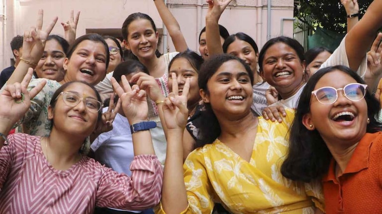 CBSE 12th Result 2025: 25000 से अधिक स्टू़डेंट्स ने सीबीएसई 12वीं के रिजल्ट में पाए अद्भुत नंबर CBSE Board 12th Result