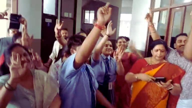 CBSE 12th Topper Savi Jain dance video: शामली की सावी ने CBSE 12वीं में टॉप करने के बाद किया डांस, इनके नंबर और वीडियो देखिए shavi dance video