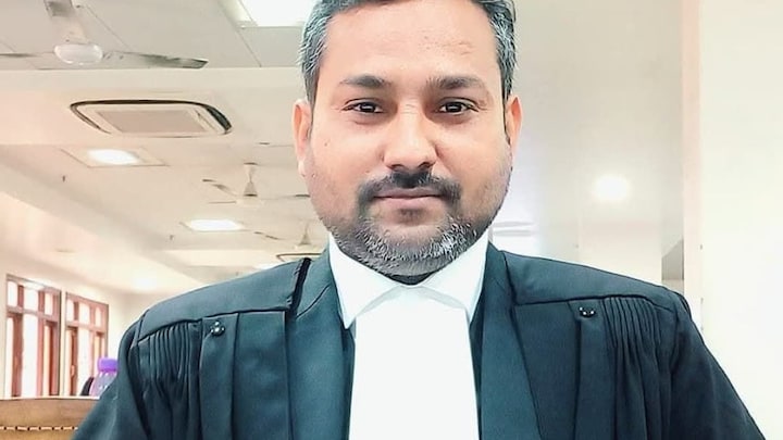 लखनऊ में हाईकोर्ट के वकील अनुपम तिवारी ने पत्नी से झगड़े के बाद नहर में लगाई छलांग, उनके पीछे-पीछे... UP Tak