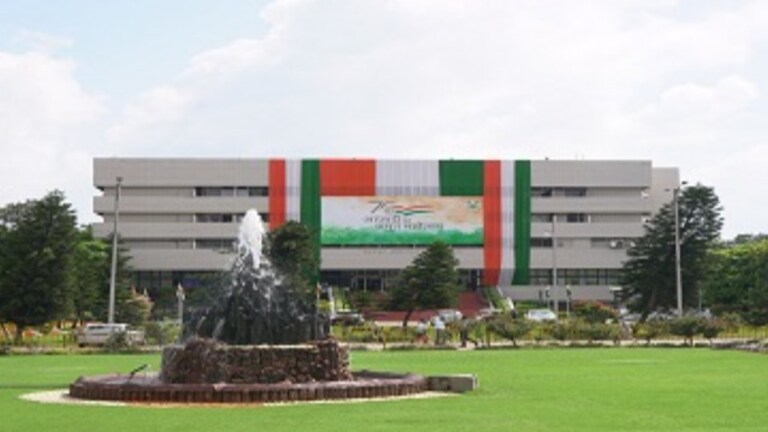 ₹1500 में डॉक्टर बनने का टिकट! PGI चंडीगढ़ में 160+ पदों पर निकली भर्ती, 26 मई को होगी परीक्षा UP Tak