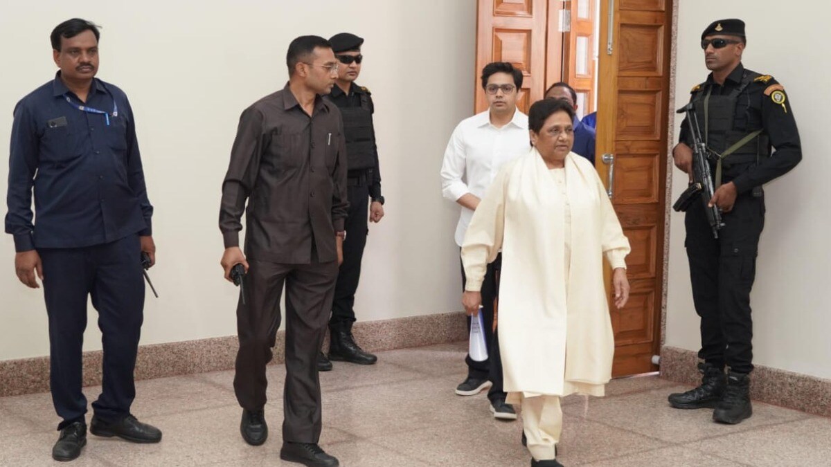बसपा चीफ मायावती ने आकाश आनंद की करवाई धाकड़ वापसी, इस बार भतीजे को दे दिया पहले से भी बड़ा पद Mayawati, BSP, Mayawati NEWS, Akash Anand, Akash Anand NEWS