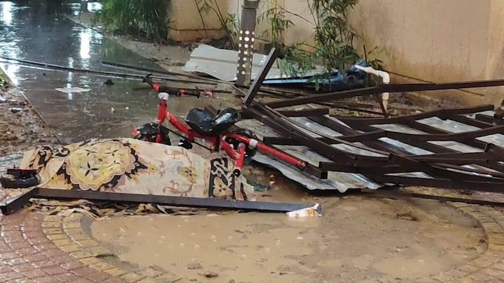 नोएडा की सोसाइटी में नाती के साथ टहल रही थीं 50 साल की सुनीता, आंधी में टूटकर 22वीं मंजिल से गिरी ग्रिल और सिर ही अलग हो गया! Noida, Noida news, Noida viral news, Noida weather, नोएडा आंधी, नोएडा तूफान, नोएडा बारिश, आंधी से नुकसान, नोएडा मौसम समाचार, Noida storm, Noida weather update, Noida dust storm, heavy rain in Noida, Noida news, trees uprooted Noida, sheds blown away Noida