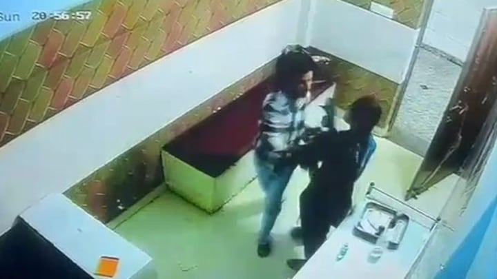 मेरठ के अस्पताल में वॉर्ड बॉय ने नर्स के साथ की शर्मनाक हरकत, कमरे में खींचकर ले गया और... Meerut Crime News