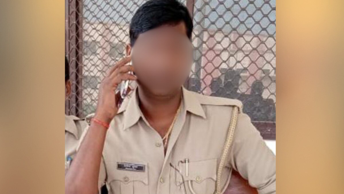 मदद मांगने थाने आई ब्यूटिशियन लेडी के साथ कॉन्स्टेबल सत्येंद्र ने बनाए शारीरिक संबंध! पर इस कहानी का अंत दुखद हुआ Bhadohi Crime News