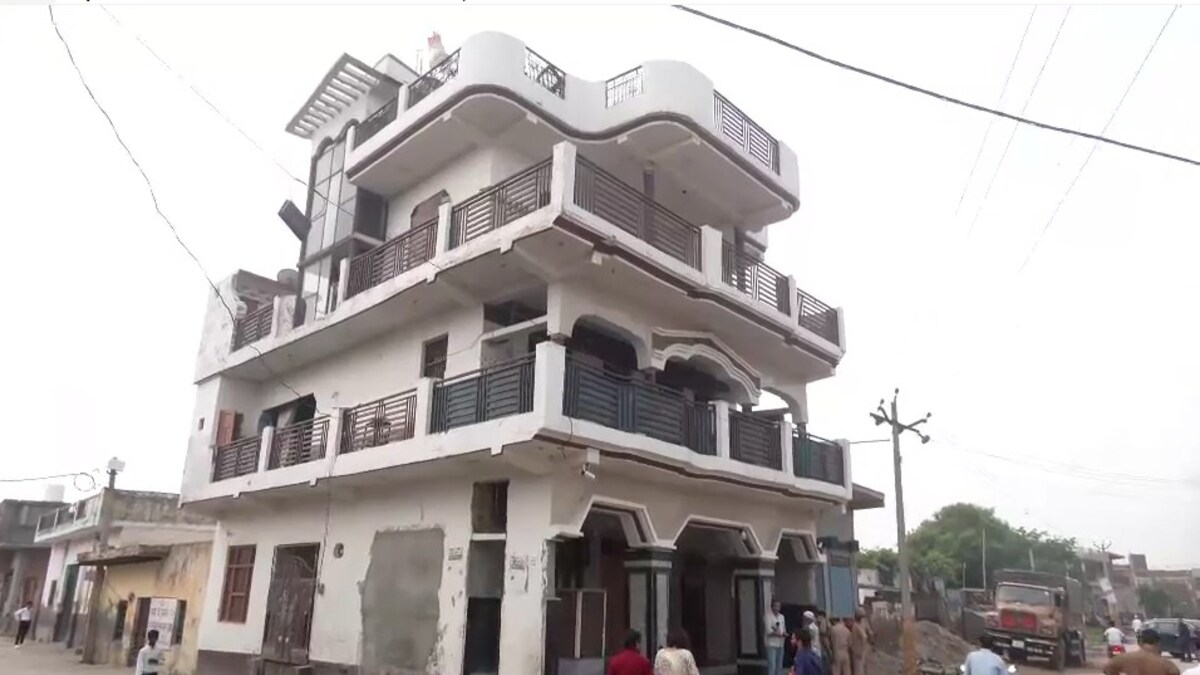 कौन है कादिर जिसे पकड़ने गई पुलिस पर ही चला दी गई गोली और कॉन्स्टेबल सौरभ की हुई मौत? कादिर उर्फ मंटा कौन है, गाजियाबाद गोलीकांड 2025, नोएडा पुलिस कांस्टेबल मौत, नाहल गांव फायरिंग, Qadir Ghaziabad encounter, Constable Saurabh Shot Dead, नोएडा पुलिस मुठभेड़, कादिर हिस्ट्रीशीटर बदमाश, Uttar Pradesh crime news